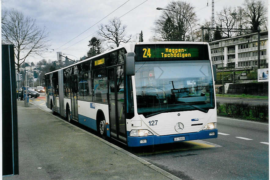 (058'109) - VBL Luzern - Nr. 127/LU 15'003 - Mercedes am 30. Dezember 2002 in Luzern, Verkehrshaus