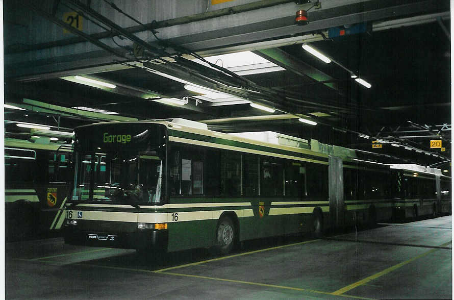 (058'131) - SVB Bern - Nr. 16 - NAW/Hess Gelenktrolleybus am 31. Dezember 2002 in Bern, Eigergarage