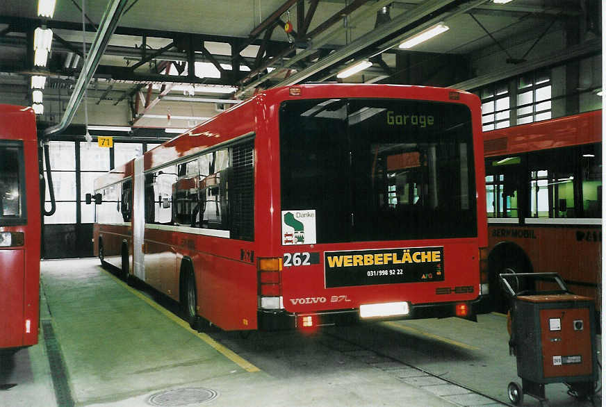 (058'135) - Bernmobil, Bern - Nr. 262/BE 572'262 - Volvo/Hess am 31. Dezember 2002 in Bern, Eigergarage