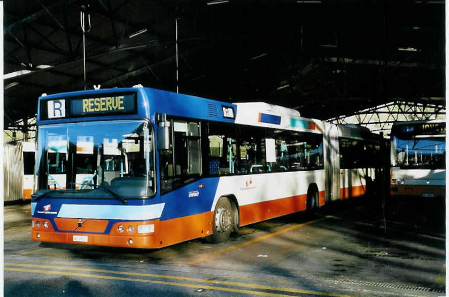 (058'218) - TPG Genve - Nr. 376/GE 96'837 - Volvo am 1. Januar 2003 in Genve, Dpt