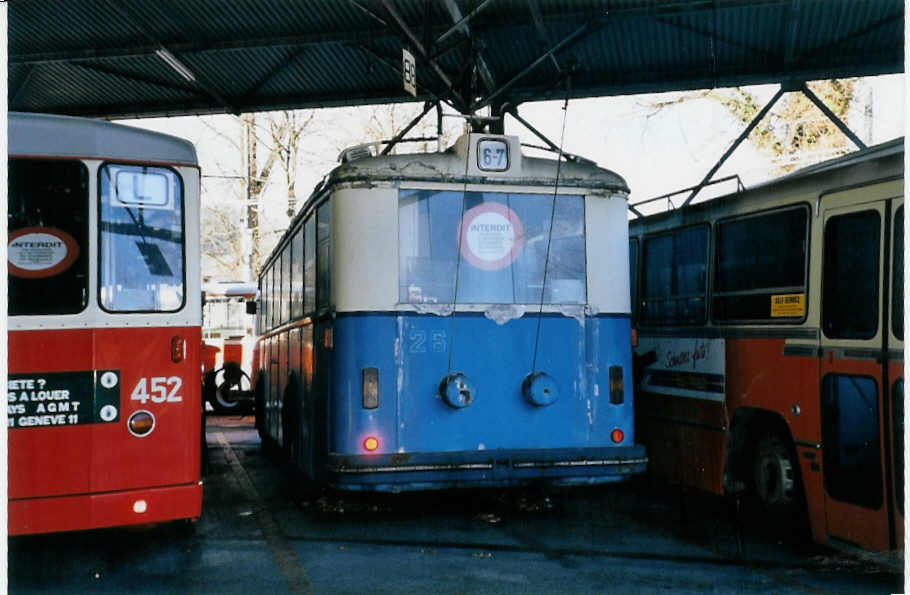 (058'228) - TC La Chaux-de-Fonds (AGMT) - Nr. 26 - Saurer/Haag Trolleybus (ex TPG Genve Nr. 801 + 1) am 1. Januar 2003 in Genve, Dpt TPG