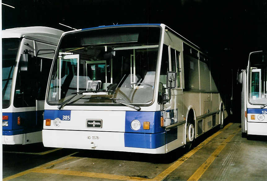 (058'405) - TL Lausanne - Nr. 385/VD 1578 - Van Hool am 1. Januar 2003 in Lausanne, Dpt Borde