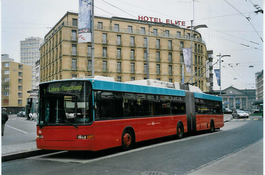 (058'515) - VB Biel - Nr. 86 - NAW/Hess Gelenktrolleybus am 18. Januar 2003 in Biel, Guisanplatz