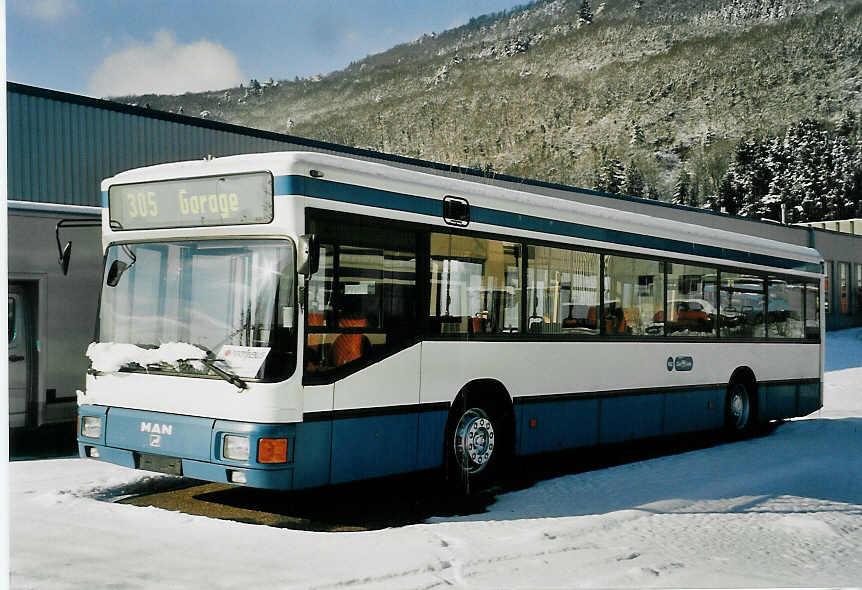 (058'634) - Hrzeler, Dietikon - Nr. 11 - MAN am 1. Februar 2003 in Biel, Rattinbus