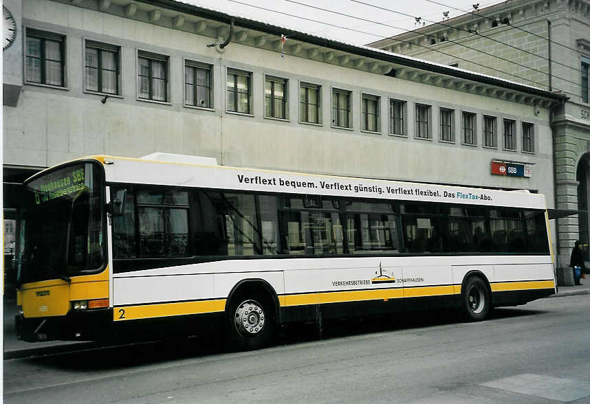 (058'817) - VBSH Schaffhausen - Nr. 2/SH 38'002 - Volvo/Hess am 20. Februar 2003 beim Bahnhof Schaffhausen