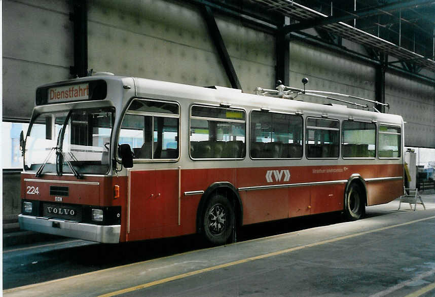 (059'001) - WV Winterthur - Nr. 224 - Volvo/Tscher Enteiser am 20. Februar 2003 in Winterthur, Depot Grzefeld