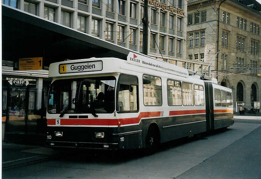 (059'421) - VBSG St. Gallen - Nr. 110 - Saurer/Hess Gelenktrolleybus am 29. Mrz 2003 beim Bahnhof St. Gallen