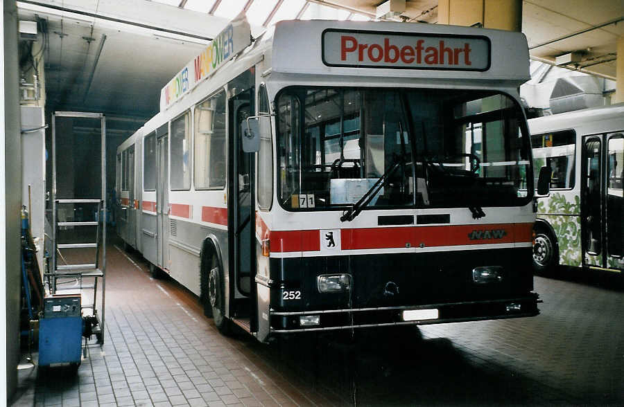 (059'511) - VBSG St. Gallen - Nr. 252/SG 198'252 - NAW/Hess am 29. Mrz 2003 in St. Gallen, Depot