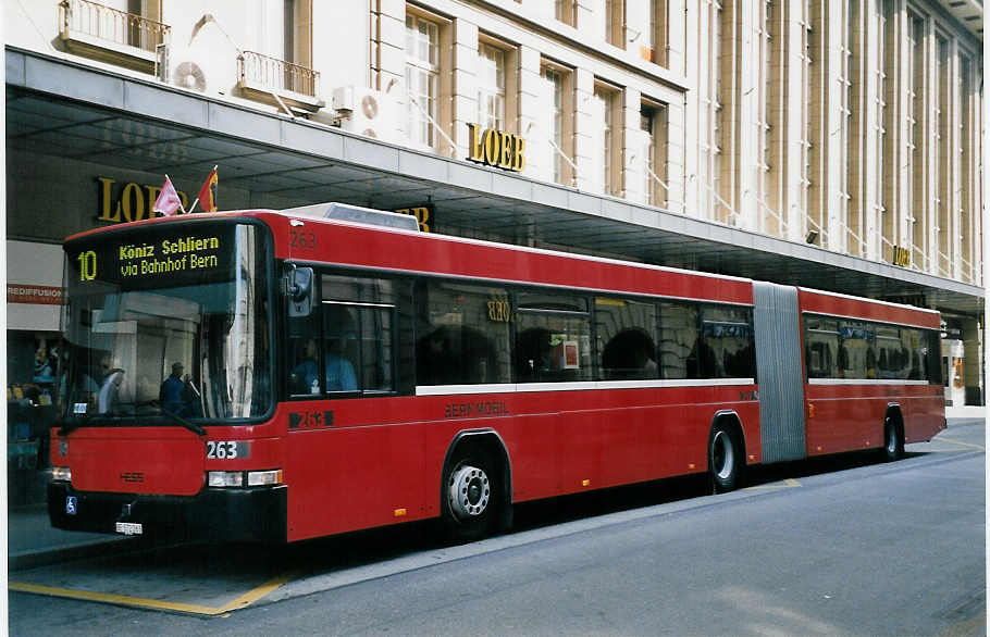 (059'529) - Bernmobil, Bern - Nr. 263/BE 572'263 - Volvo/Hess am 30. Mrz 2003 beim Bahnhof Bern