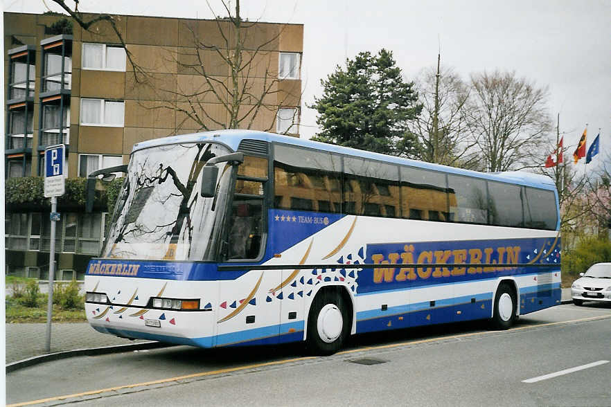 (059'614) - Wckerlin, Zrich - ZH 713'801) - Neoplan am 6. April 2003 in Thun, Hotel Seepark