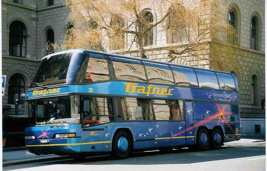 (059'622) - Gafner, Thun - Nr. 22/BE 53'616 - Neoplan am 7. April 2003 in Bern, Bundeshaus