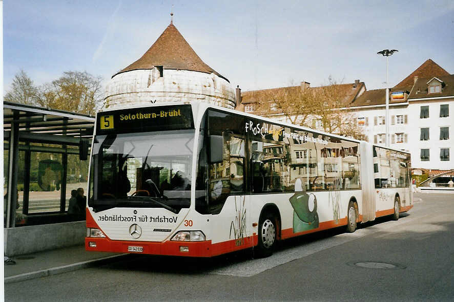 (059'815) - BSU Solothurn - Nr. 30/SO 142'030 - Mercedes am 14. April 2003 in Solothurn, Amthausplatz