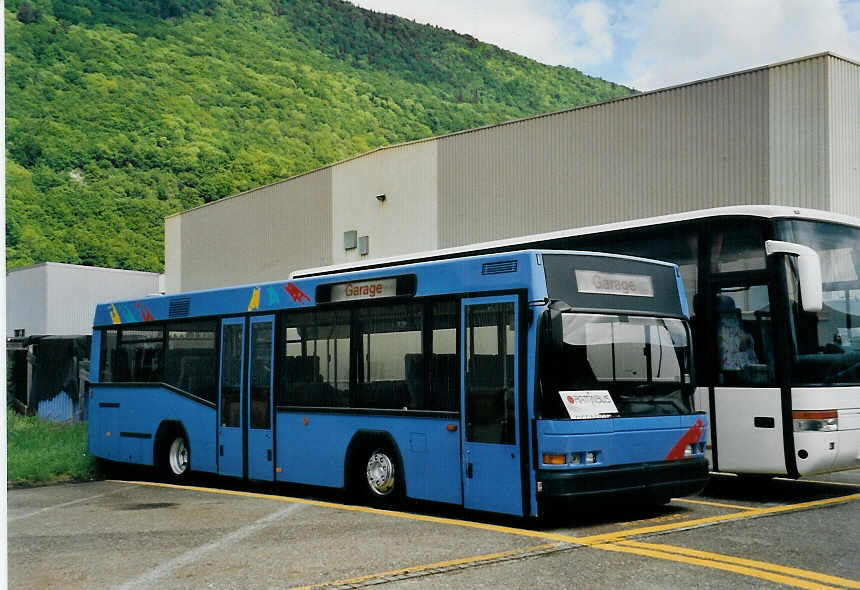 (060'115) - ??? - Nr. 27 - Neoplan am 12. Mai 2003 in Biel, Rattinbus