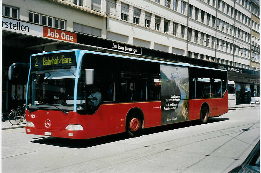 (060'124) - VB Biel - Nr. 121/BE 560'121 - Mercedes am 12. Mai 2003 beim Bahnhof Biel