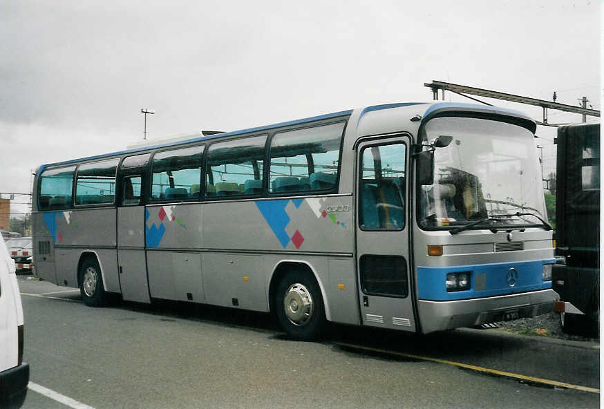 (060'127) - Schweizer Armee - M+79'573 - Mercedes am 13. Mai 2003 in Thun, CarTerminal