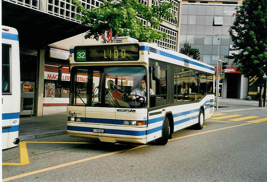 (060'330) - FART Locarno - Nr. 84/TI 308'884 - Neoplan am 26. Mai 2003 beim Bahnhof Locarno