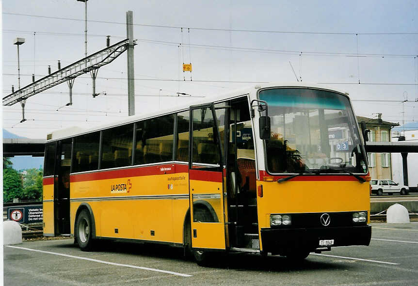 (060'331) - Chiesa, Minusio - TI 5548 - Vetter am 26. Mai 2003 beim Bahnhof Locarno