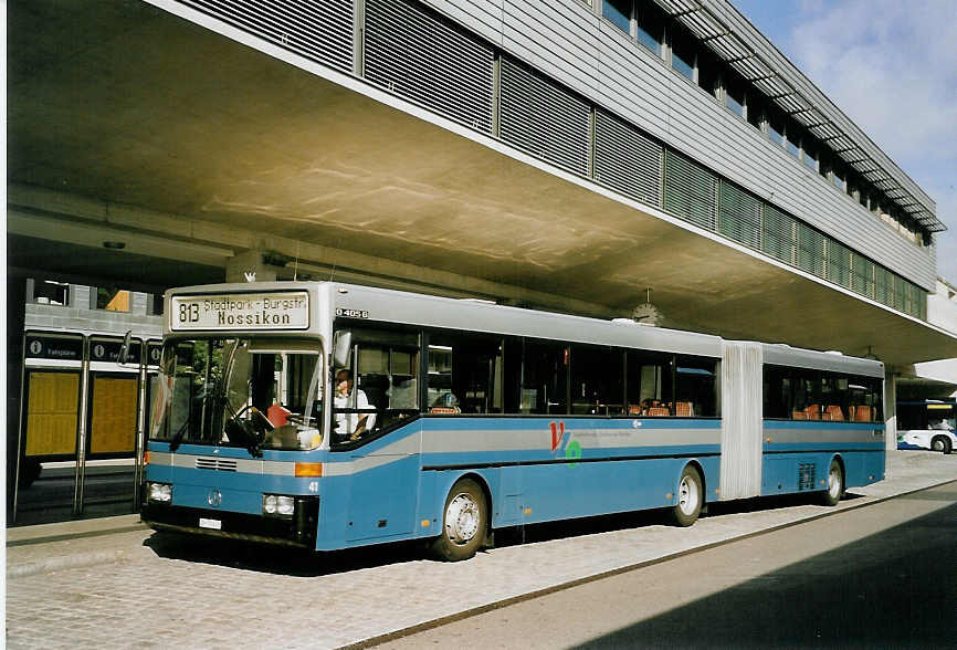 (060'716) - VZO Grningen - Nr. 41/ZH 79'441 - Mercedes am 21. Juni 2003 beim Bahnhof Uster