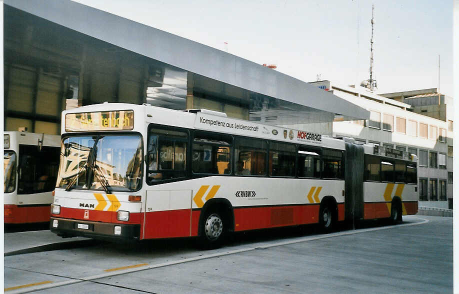 (061'604) - RVBW Wettinghen - Nr. 124/AG 15'008 - MAN/R&J am 19. Juli 2003 beim Bahnhof Baden