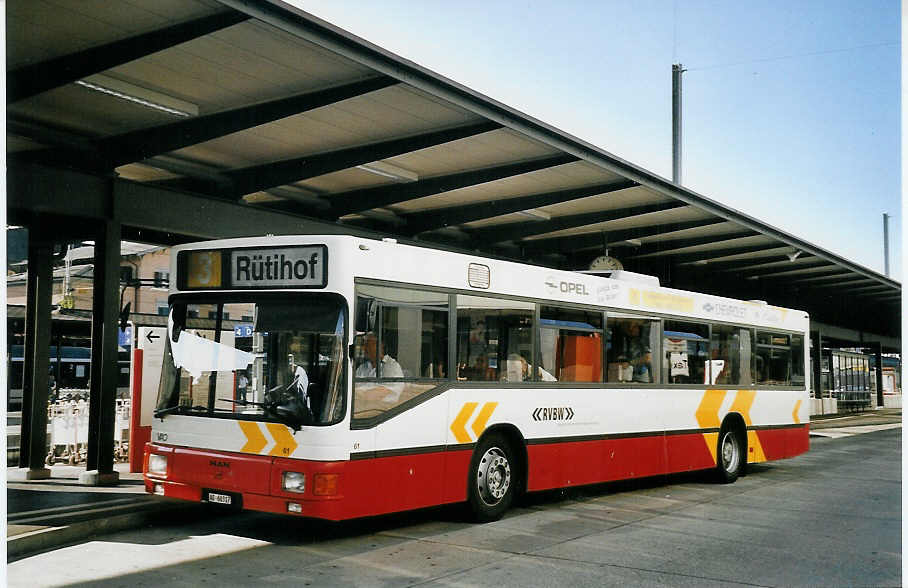 (061'620) - RVBW Wettingen - Nr. 61/AG 60'317 - MAN am 19. Juli 2003 beim Bahnhof Baden