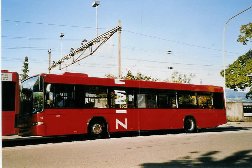 (061'818) - AHW Horgen - Nr. 18/ZH 396'909 - Volvo/Hess am 19. Juli 2003 beim Bahnhof Horgen