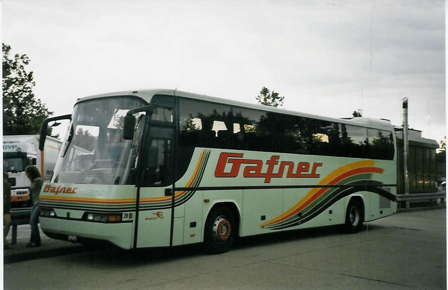 (061'835) - Aus der Schweiz: Gafner, Thun - Nr. 28/BE 127'629 - Neoplan am 21. Juli 2003 in Lrrach, Grenze