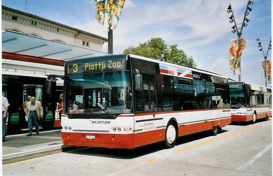 (061'924) - PostAuto Thurgau-Schaffhausen - Nr. 72/TG 158'096 - Neoplan (ex P 23'202) am 25. Juli 2003 beim Bahnhof Frauenfeld