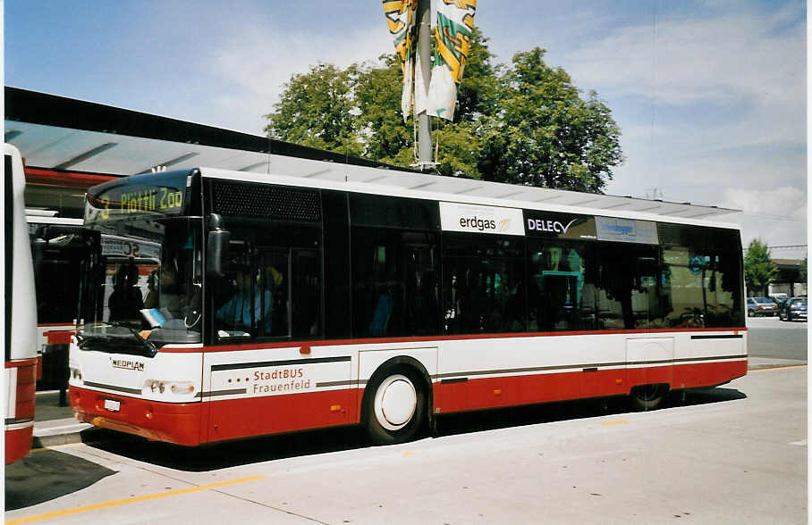 (061'933) - PostAuto Thurgau-Schaffhausen - Nr. 73/TG 158'097 - Neoplan (ex P 23'203) am 25. Juli 2003 beim Bahnhof Frauenfeld