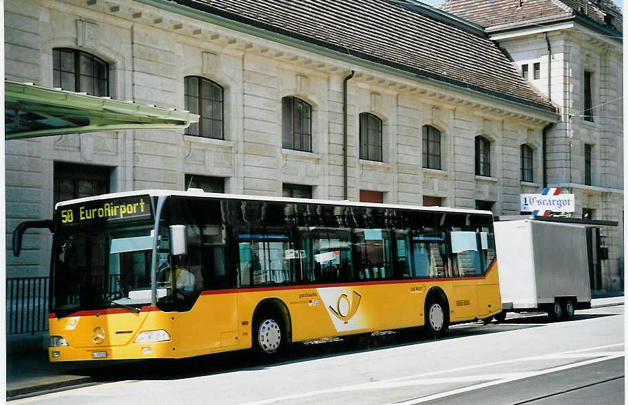 (062'109) - PostAuto Nordwestschweiz - BL 170'215 - Mercedes (ex P 25'250) Mercedes am 29. Juli 2003 beim Bahnhof Basel