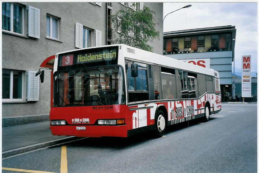 (062'204) - SBC Chur - Nr. 5/GR 97'505 - Neoplan am 29. Juli 2003 in Chur, Post 1