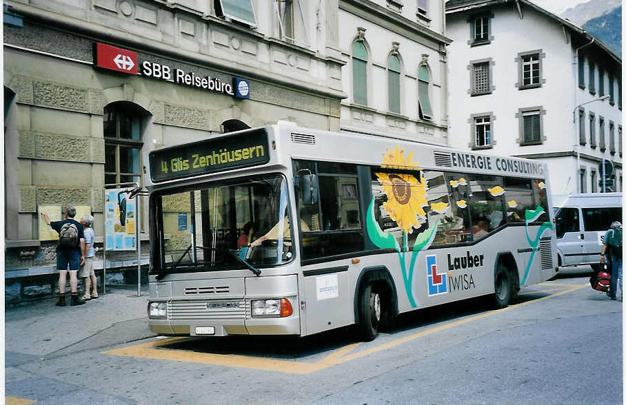 (062'316) - PostAuto Oberwallis - VS 241'960 - Neoplan (ex P 23'025; ex Zerzuben, Visp-Eyholz Nr. 51) am 30. Juli 2003 beim Bahnhof Brig