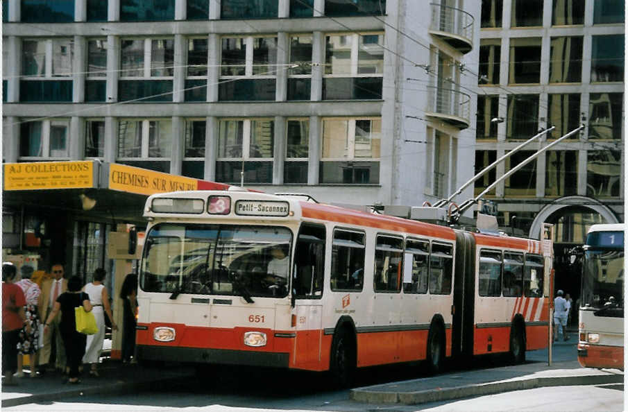 (062'423) - TPG Genve - Nr. 651 - Saurer/Hess Gelenktrolleybus am 4. August 2003 in Genve, Bel-Air