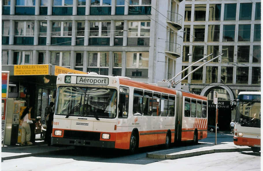 (062'436) - TPG Genve - Nr. 681 - NAW/Hess Gelenktrolleybus am 4. August 2003 in Genve, Bel-Air