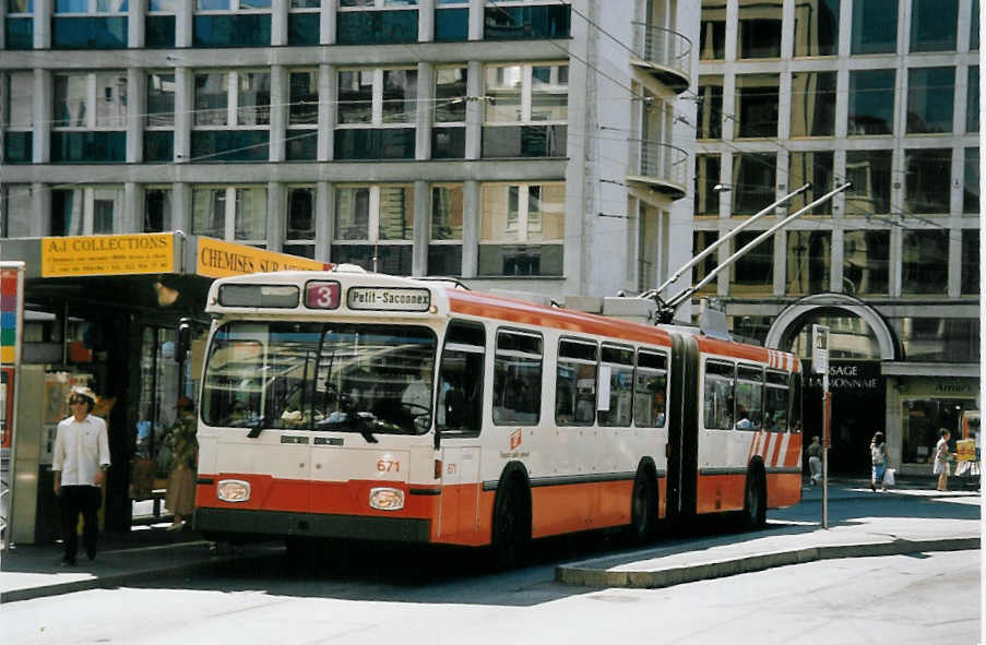 (062'502) - TPG Genve - Nr. 671 - Saurer/Hess Gelenktrolleybus am 4. August 2003 in Genve, Bel-Air