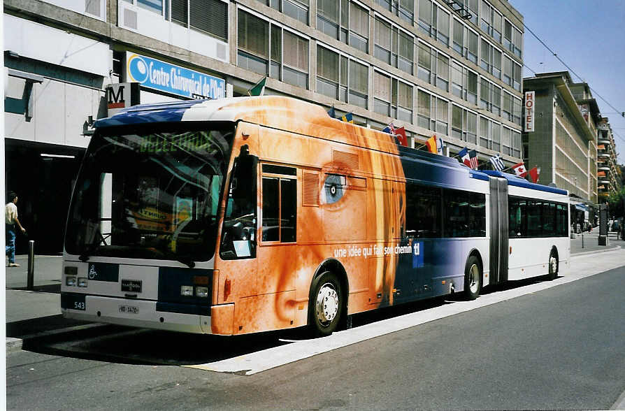 (062'525) - TL Lausanne - Nr. 543/VD 1470 - Van Hool am 4. August 2003 beim Bahnhof Lausanne