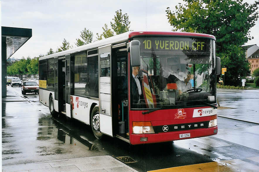 (062'735) - TRAVYS Yverdon - VD 1256 - Setra (ex TPYG Yverdon) am 30. August 2003 beim Bahnhof Yverdon