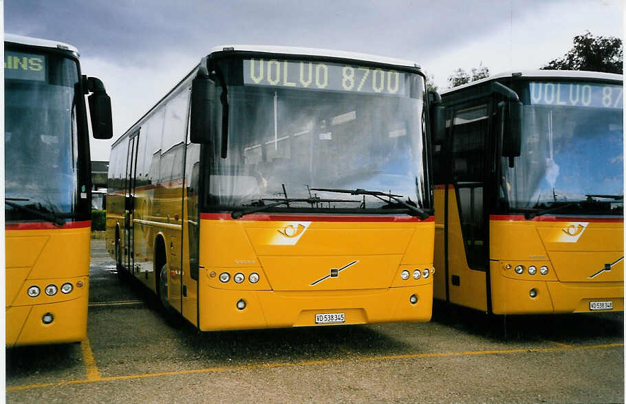 (062'817) - CarPostal Vaud-Fribourg - VD 538'345 - Volvo am 30. August 2003 in Yverdon, Garage