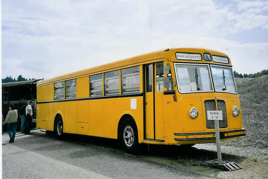 (063'022) - Zivilschutz, Zrich - Nr. 201 - Saurer/Tscher (ex VBZ Zrich Nr. 281) am 30. August 2003 in Niederbipp, Saurertreffen