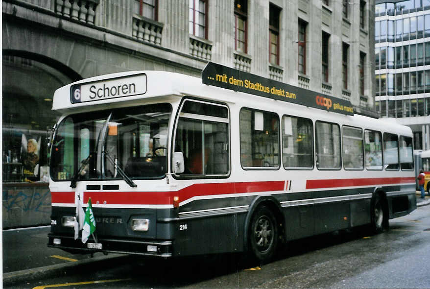 (063'733) - VBSG St. Gallen - Nr. 214/SG 141'214 - Saurer/Hess am 9. Oktober 2003 beim Bahnhof St. Gallen