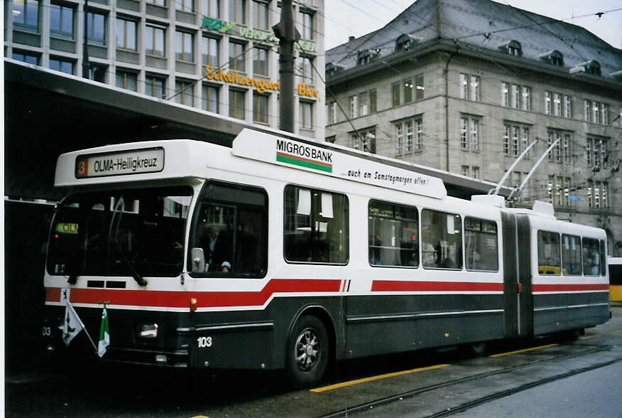 (063'805) - VBSG St. Gallen - Nr. 103 - Saurer/Hess Gelenktrolleybus am 9. Oktober 2003 beim Bahnhof St. Gallen