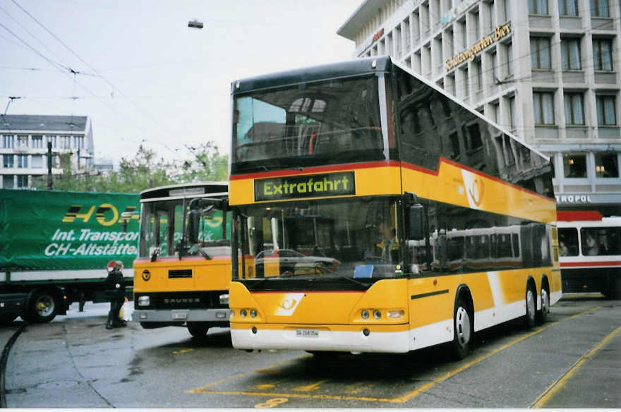 (063'829) - Casutt, Gossau - SG 268'054 - Neoplan am 9. oktober 2003 beim Bahnhof St. Gallen