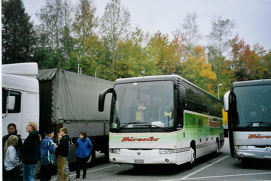 (064'105) - Hrzeler, Dietikon - Nr. 10/ZH 171'362 - Renault am 12. Oktober 2003 in Ittigen, Raststtte Grauholz