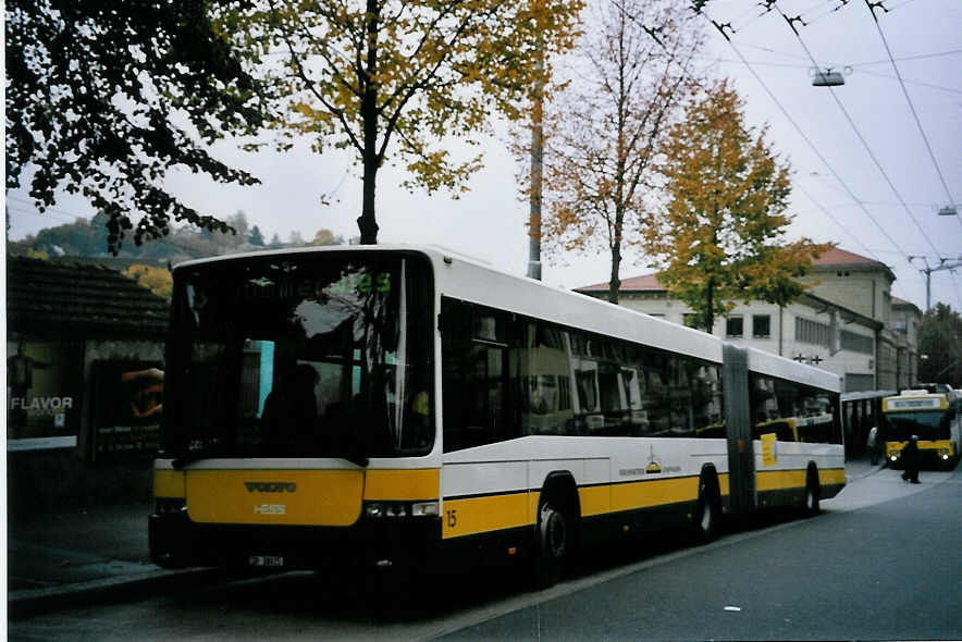 (064'223) - VBSH Schaffhausen - Nr. 15/SH 38'015 - Volvo/Hess am 18. Oktober 2003 beim Bahnhof Schaffhausen