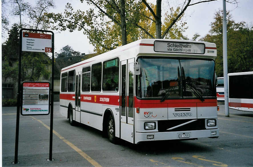 (064'234) - RVSH Schaffhausen - Nr. 5/SH 12'505 - Volvo/Hess (ex Nr. 15) am 18. Oktober 2003 in Schaffhausen, Bushof