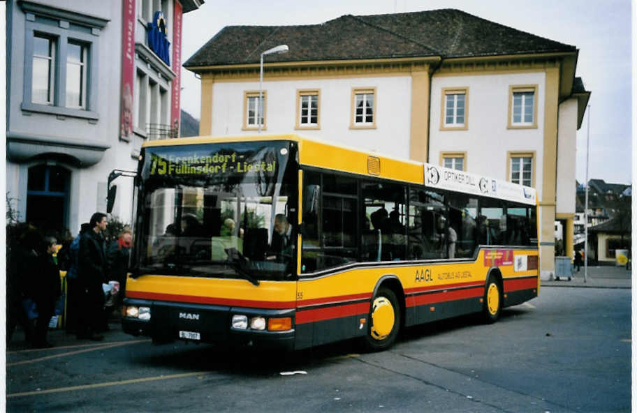 (064'317) - AAGL Liestal - Nr. 55/BL 7007 - MAN/Lauber am 15. November 2003 beim Bahnhof Liestal