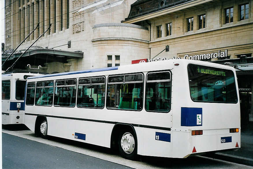 (064'610) - TL Lausanne - Nr. 920 - Lanz+Marti/Hess Personenanhnger am 29. November 2003 beim Bahnhof Lausanne