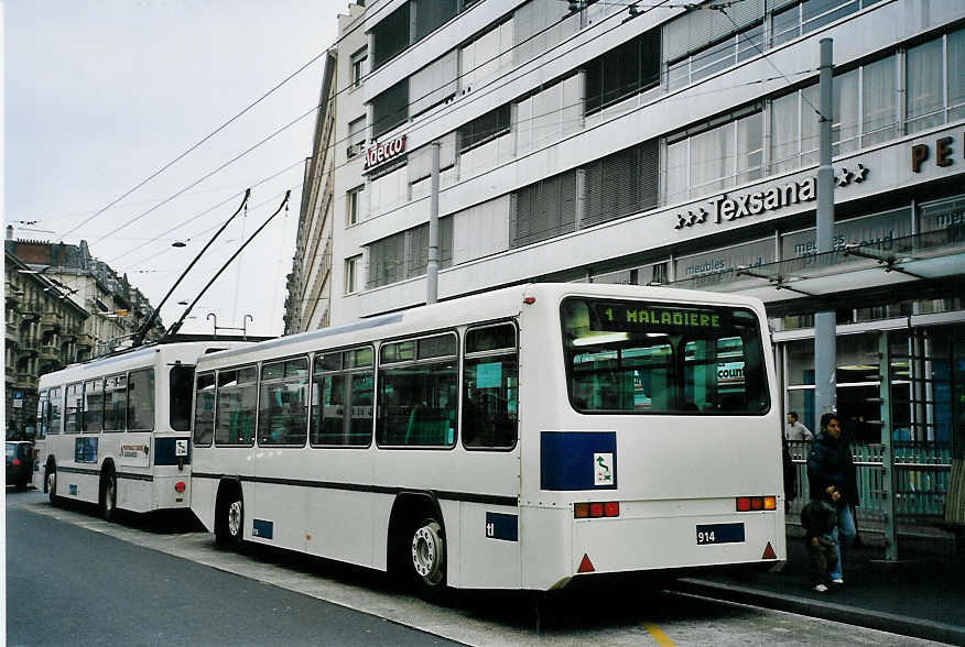 (064'612) - TL Lausanne - Nr. 914 - Lanz+Marti/Hess Personenanhnger am 29. November 2003 beim Bahnhof Lausanne