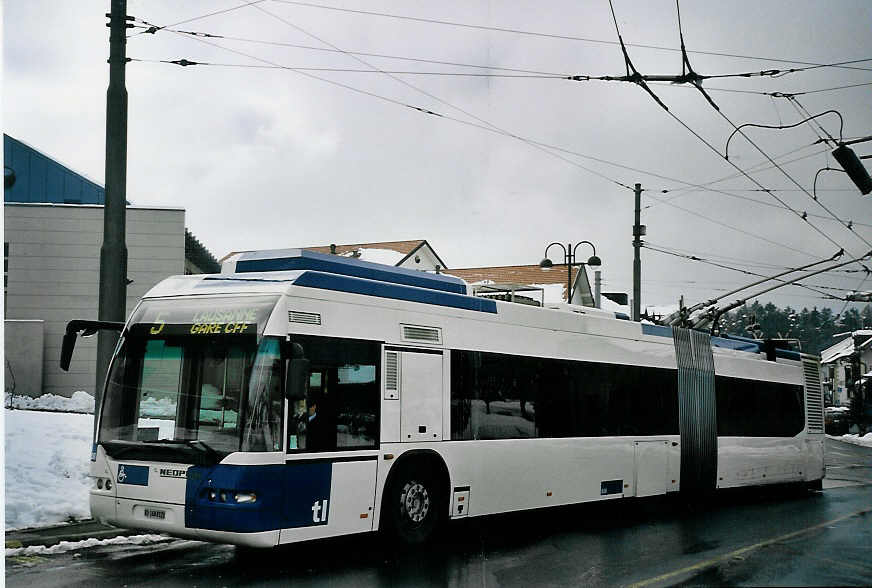 (064'633) - TL Lausanne - Nr. 808/VD 168'812 - Neoplan Gelenkduobus am 29. November 2003 in Epalinges, Endstation