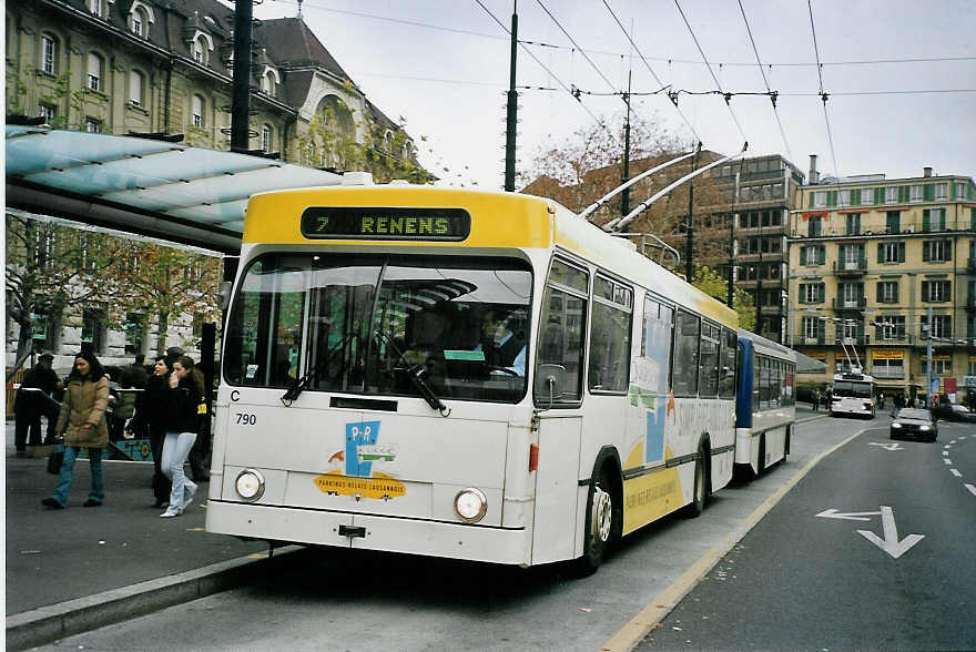 (064'705) - TL Lausanne - Nr. 790 - NAW/Lauber Trolleybus am 29. November 2003 beim Bahnhof Lausanne