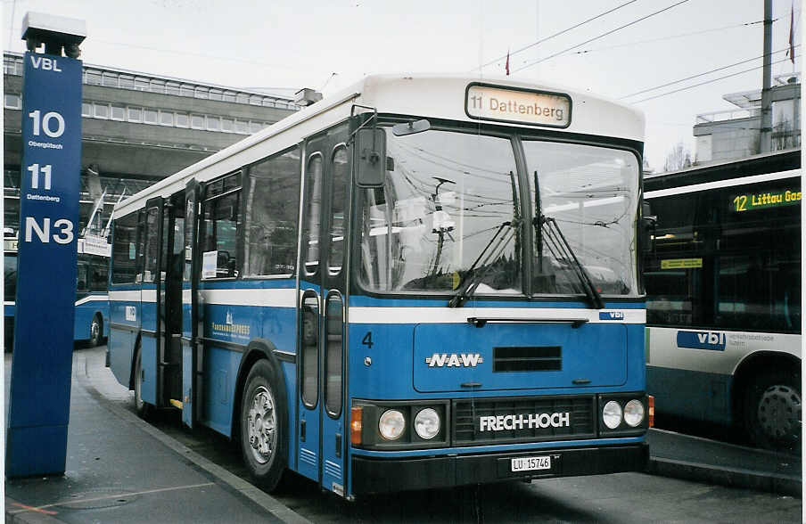 (064'831) - Bucheli, Kriens - Nr. 4/LU 15'746 - NAW/FHS am 27. Dezember 2003 beim Bahnhof Luzern